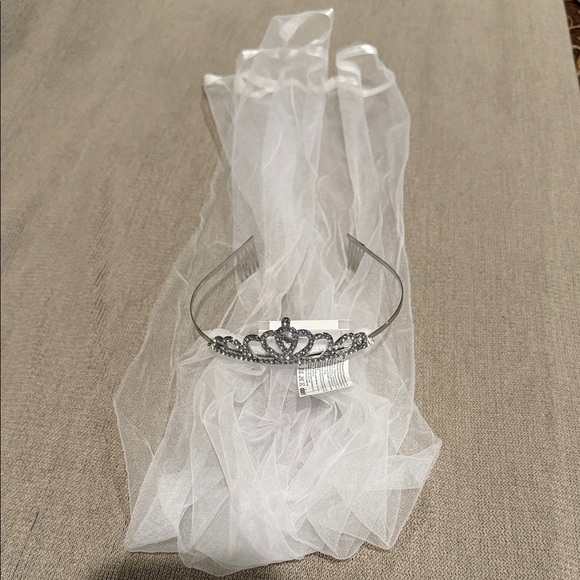 Claire’s Silver Tiara Headband with Faux Rhinestones Special Occasion White Veil - Picture 2 of 12